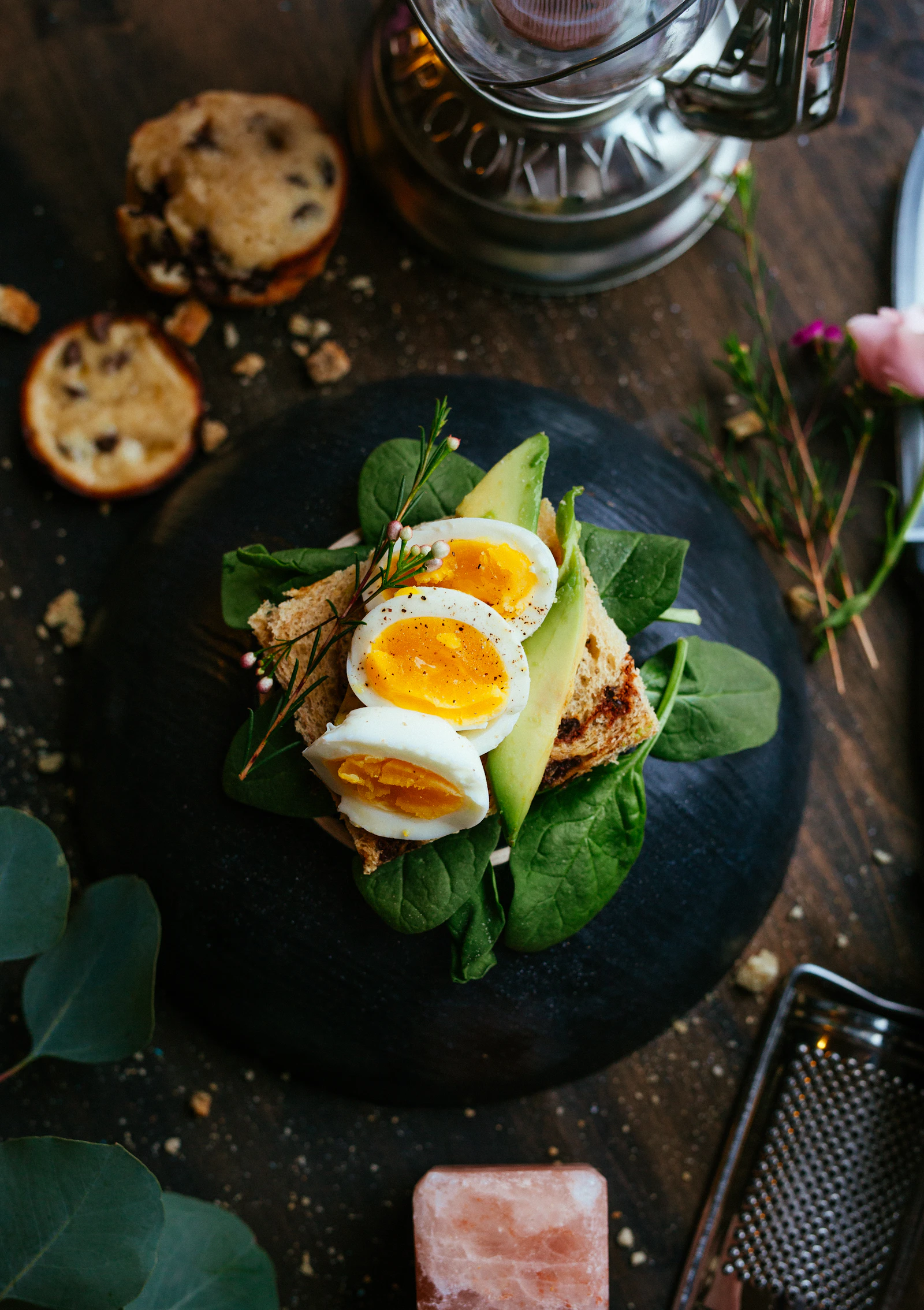 Avocado and egg toast, an easy high protein breakfast