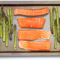 Salmon fillets with asparagus, a classic high protein dinner