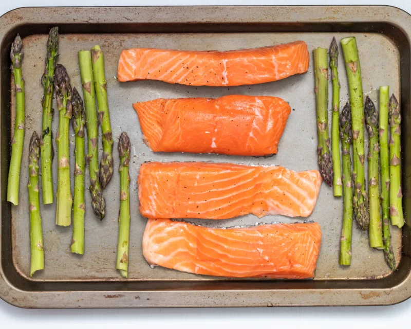 Salmon fillets with asparagus, a classic high protein dinner