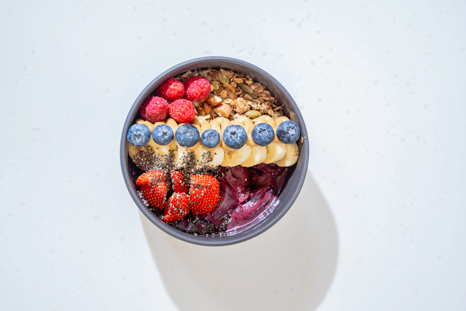 Bowl of oats with milk and fresh fruit, a fiber-rich breakfast